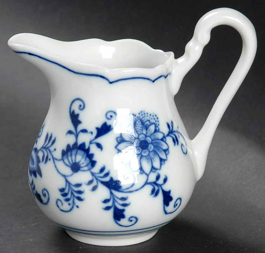 Blue Onion Creamer by Zwiebelmuster-1