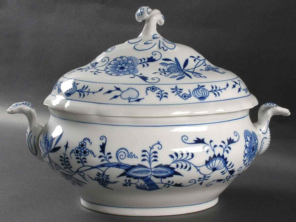 Blue Onion Oval Tureen & Lid by Zwiebelmuster-1