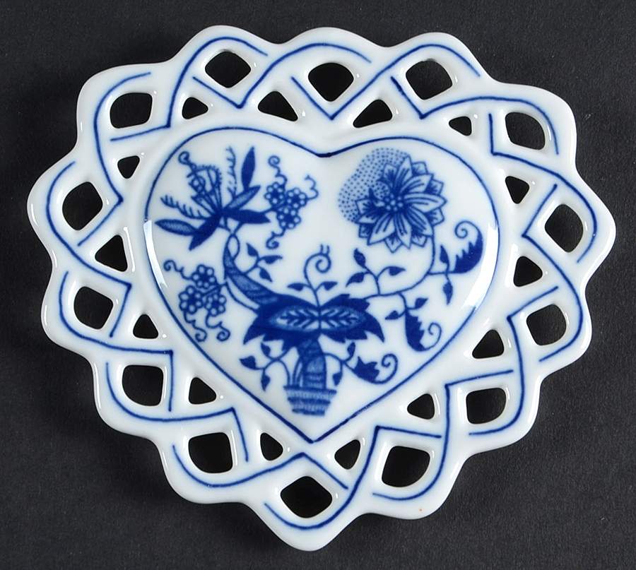 Blue Onion Ornament by Zwiebelmuster-1