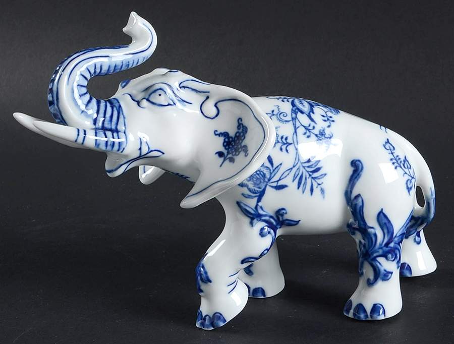 Blue Onion Elephant Figurine by Zwiebelmuster-1