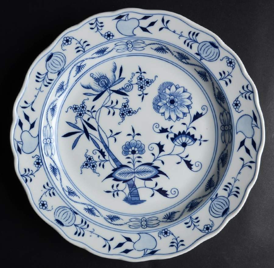 Blue Onion Dinner Plate by Zwiebelmuster-1