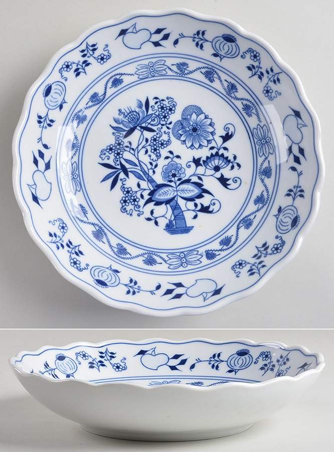 Blue Onion 9" Round Shallow Vegetable Bowl by Zwiebelmuster-1