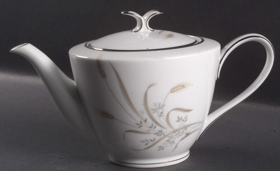 Bountiful Teapot & Lid by Zylstra-1