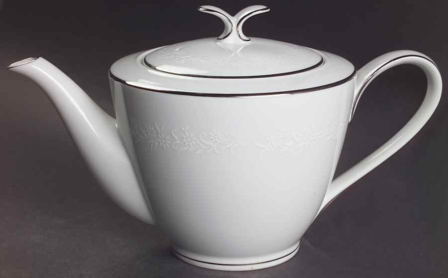 Snow Flower Teapot & Lid by Zylstra-1