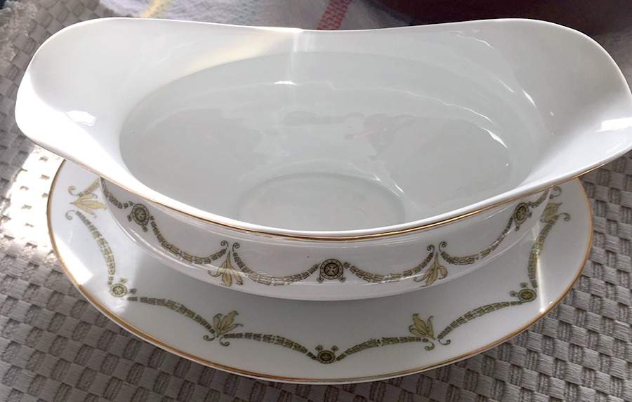 SCR267 Gravy Boat with Attached Underplate by Scherzer-1