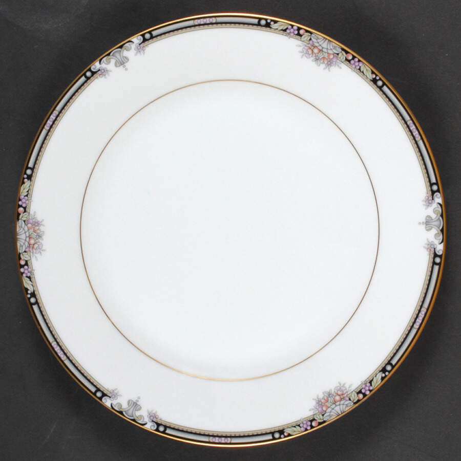 Lady Guinevere Dinner Plate by Zylstra-1