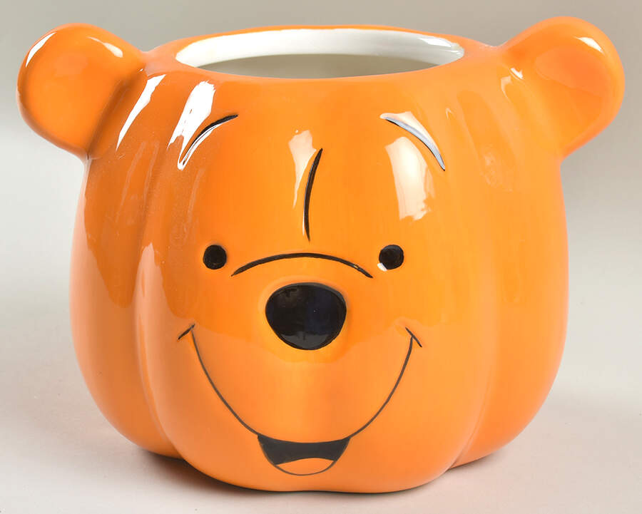 Winnie the Pooh (Figural) Figural Cookie Jar No Lid by Zrike-1