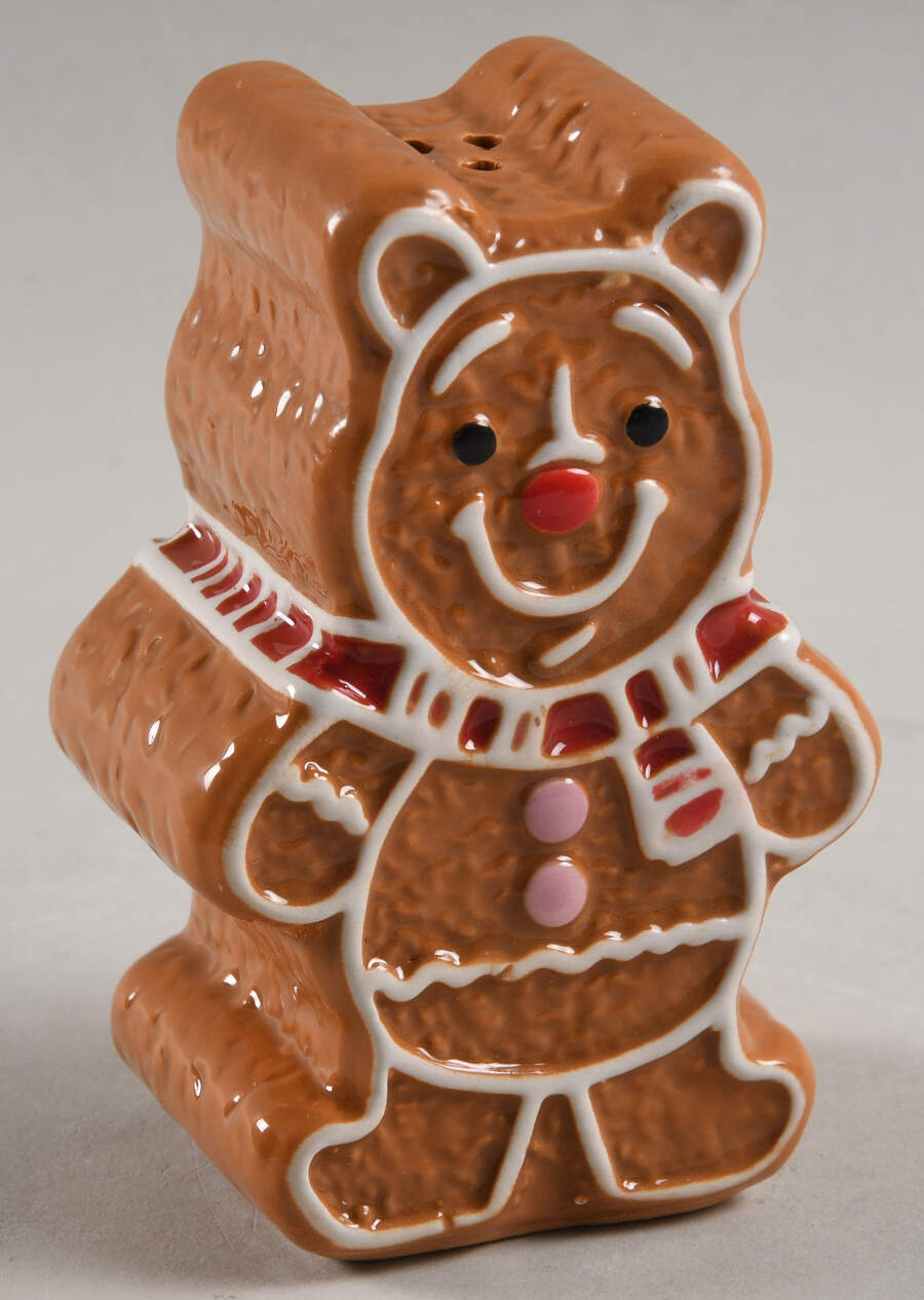 Winnie the Pooh (Figural) Figural Salt Shaker by Zrike-1