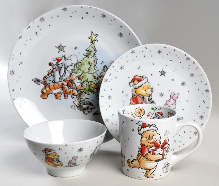 Pooh Christmas 32 Piece Estate Set by Zrike-1