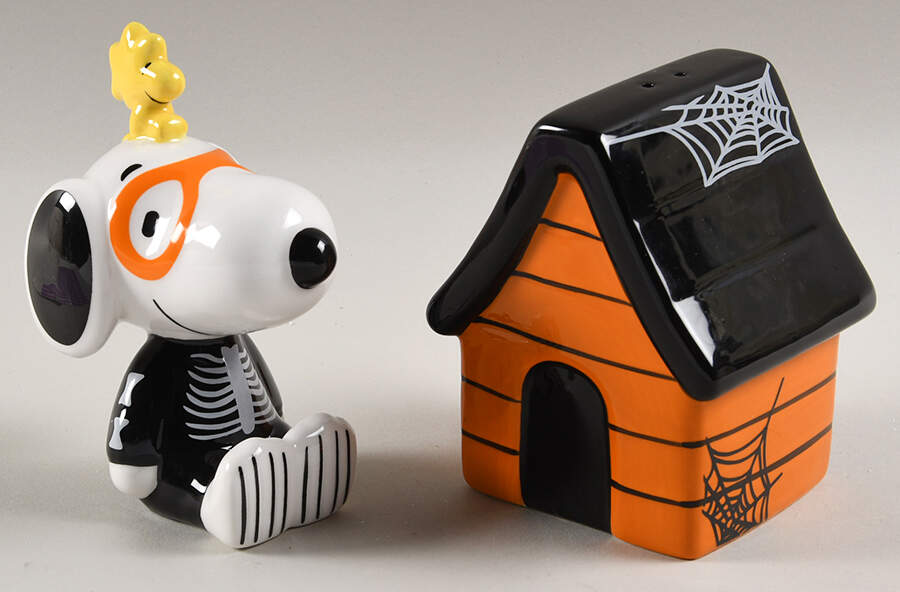 Peanuts Halloween Figural Salt & Pepper Set by Zrike-1