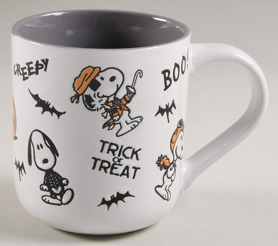 Peanuts Halloween Mug by Zrike-1