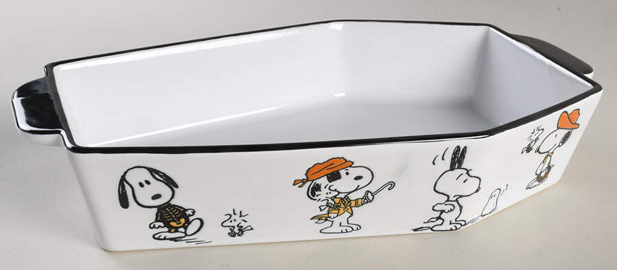 Peanuts Halloween 2 Qt Coffin Shaped Figural Baker No Lid by Zrike-1
