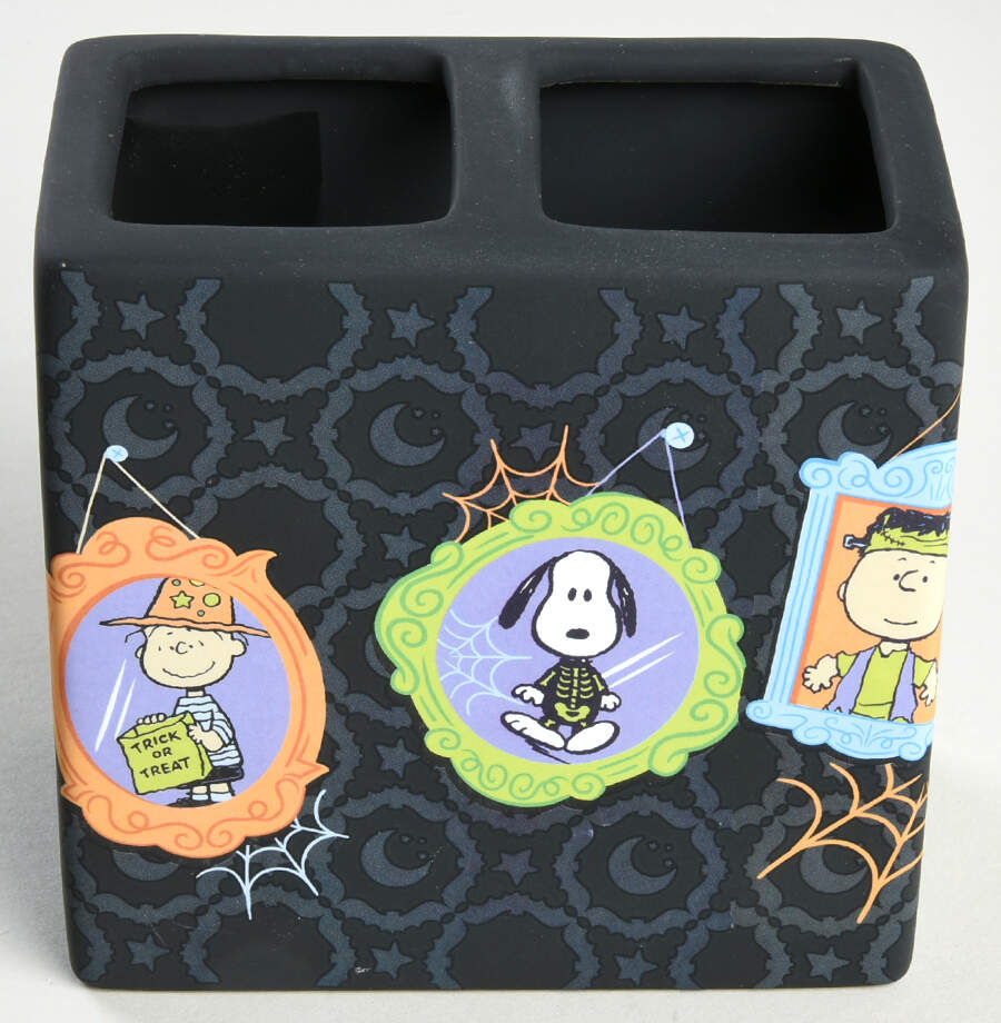 Peanuts Halloween Toothbrush Holder by Zrike-1