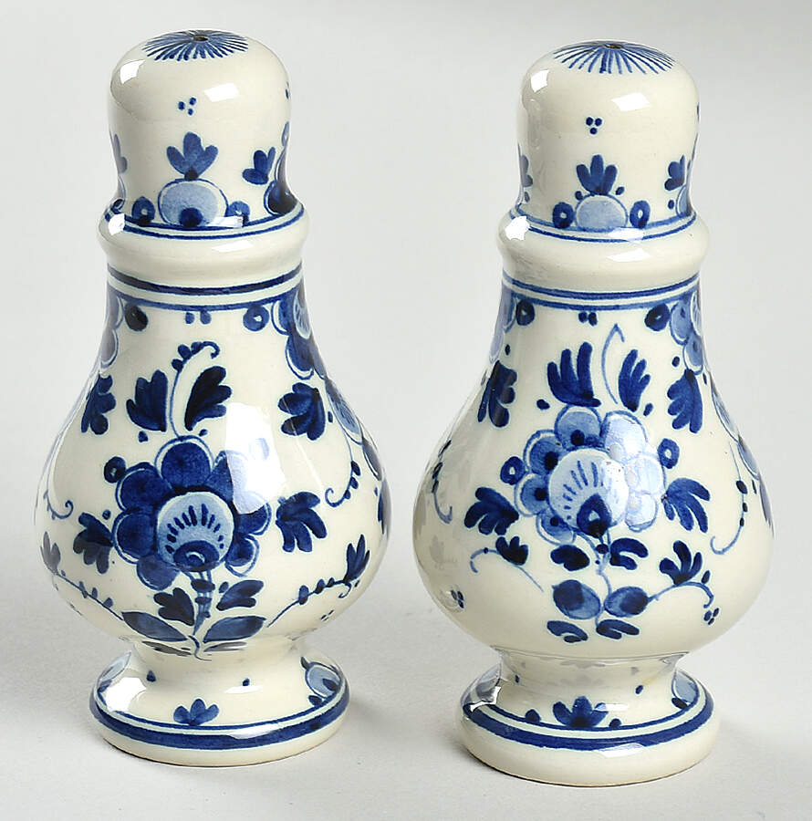 Delft Blauw Salt & Pepper Set by Zenith Gouda-1