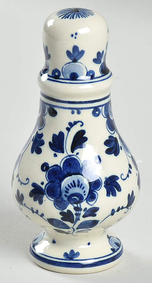 Delft Blauw Salt Shaker by Zenith Gouda-1