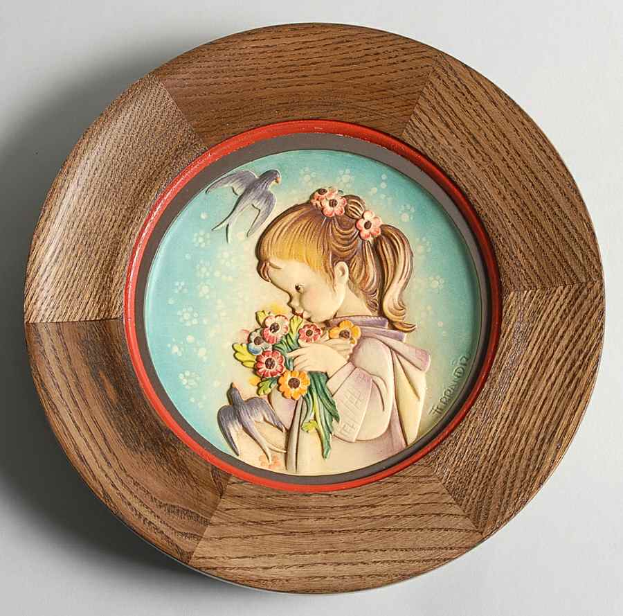 Ferrandiz Mother's Day Plate Girl With Flowers - No Box by Anri-1