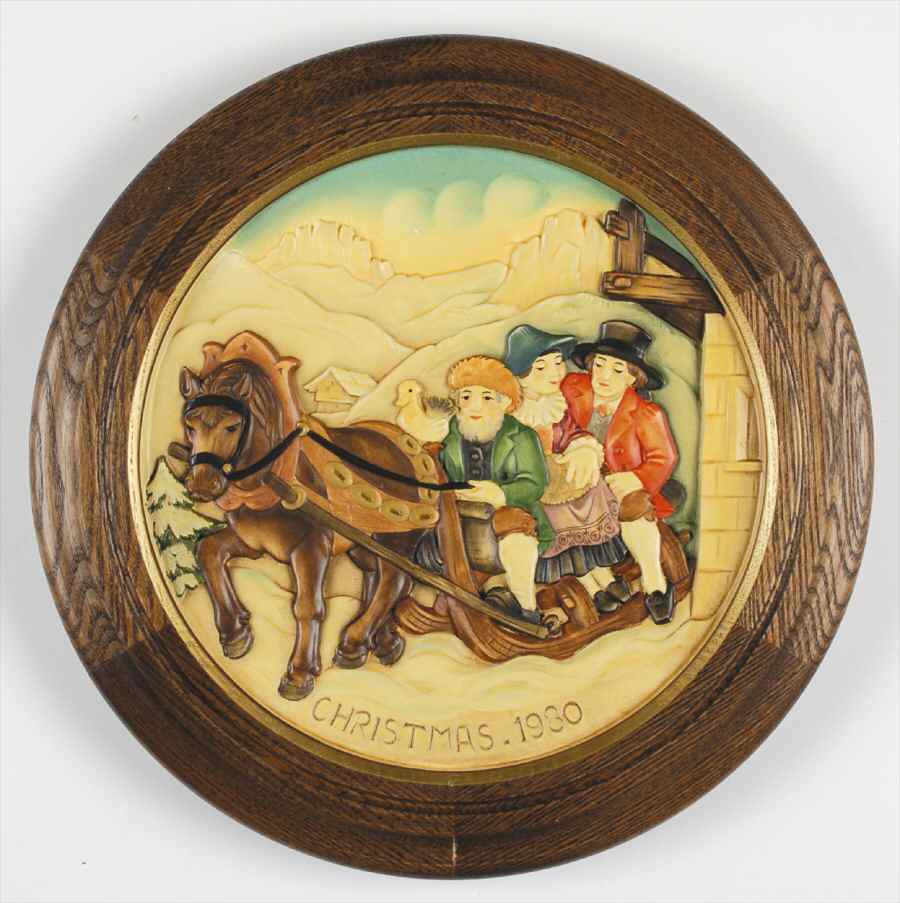 Anri Christmas Plate Wintry Church Going In Santa Christina - Boxed by Anri-1