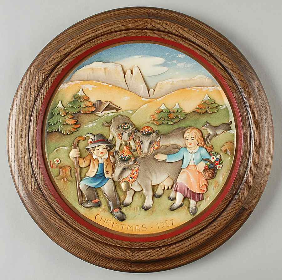 Anri Christmas Plate Down From The Alps - Boxed by Anri-1