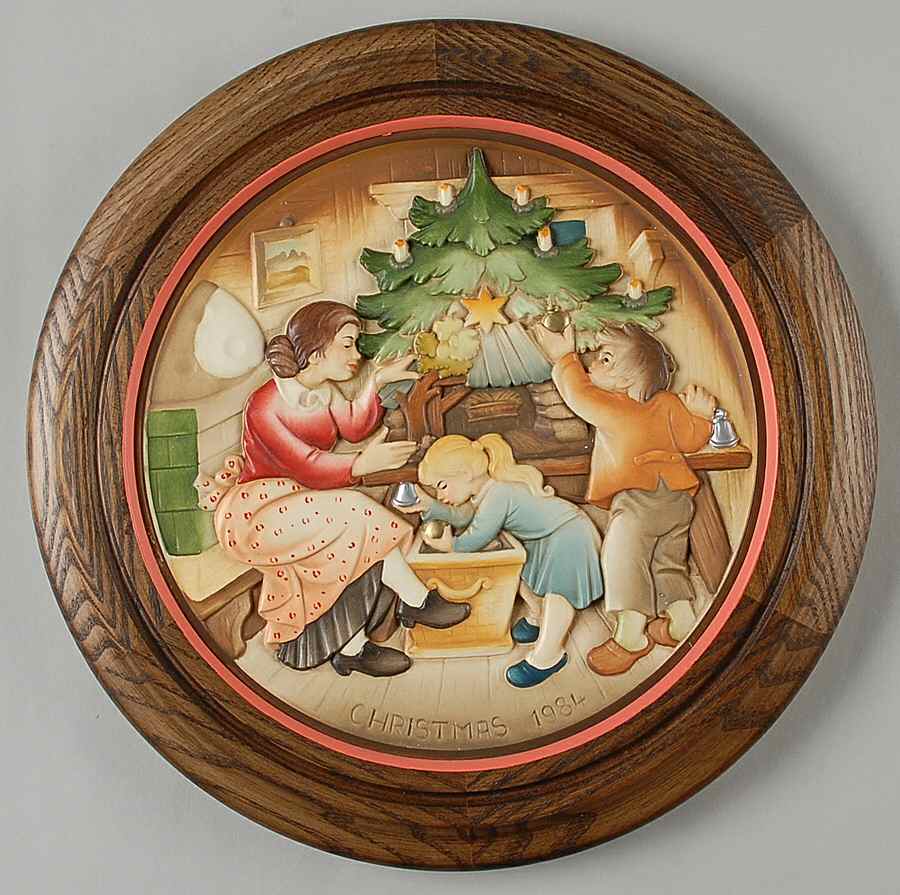 Anri Christmas Plate Yuletide In The Valley - Boxed by Anri-1