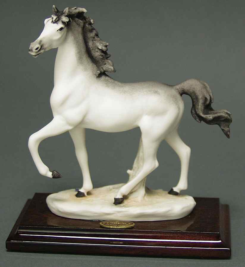 Horses Arabian Horse - With Box by Armani-1