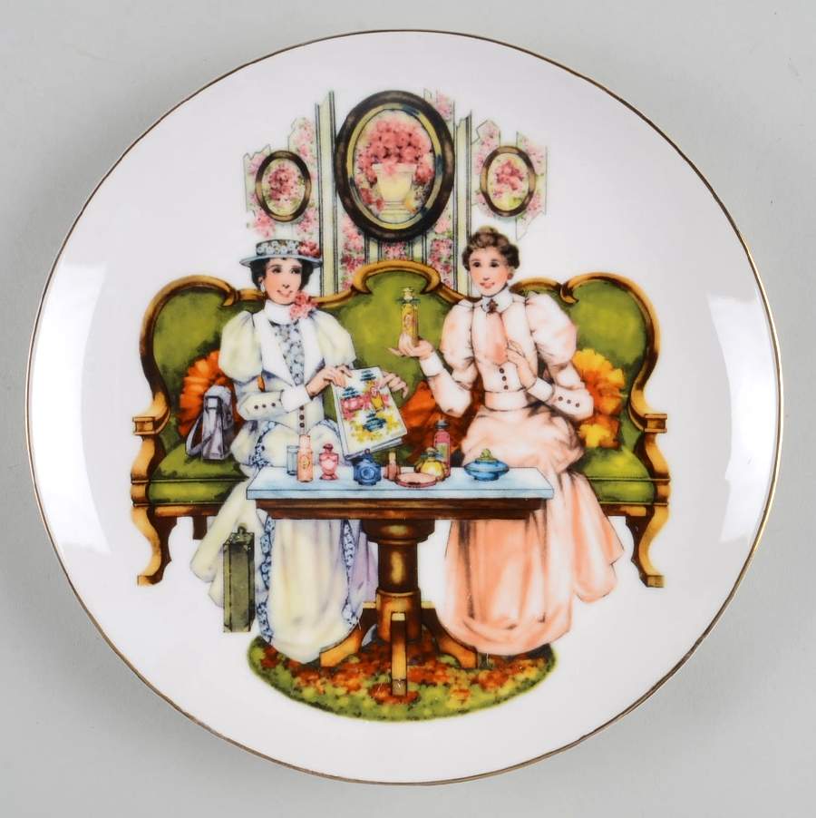Avon Plates Mrs. Albee - No Box by Avon-1