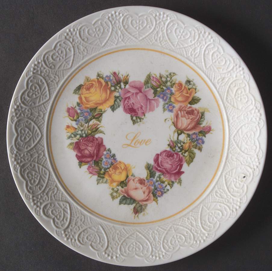 Avon Plates A Bouquet Of Love - No Box by Avon-1