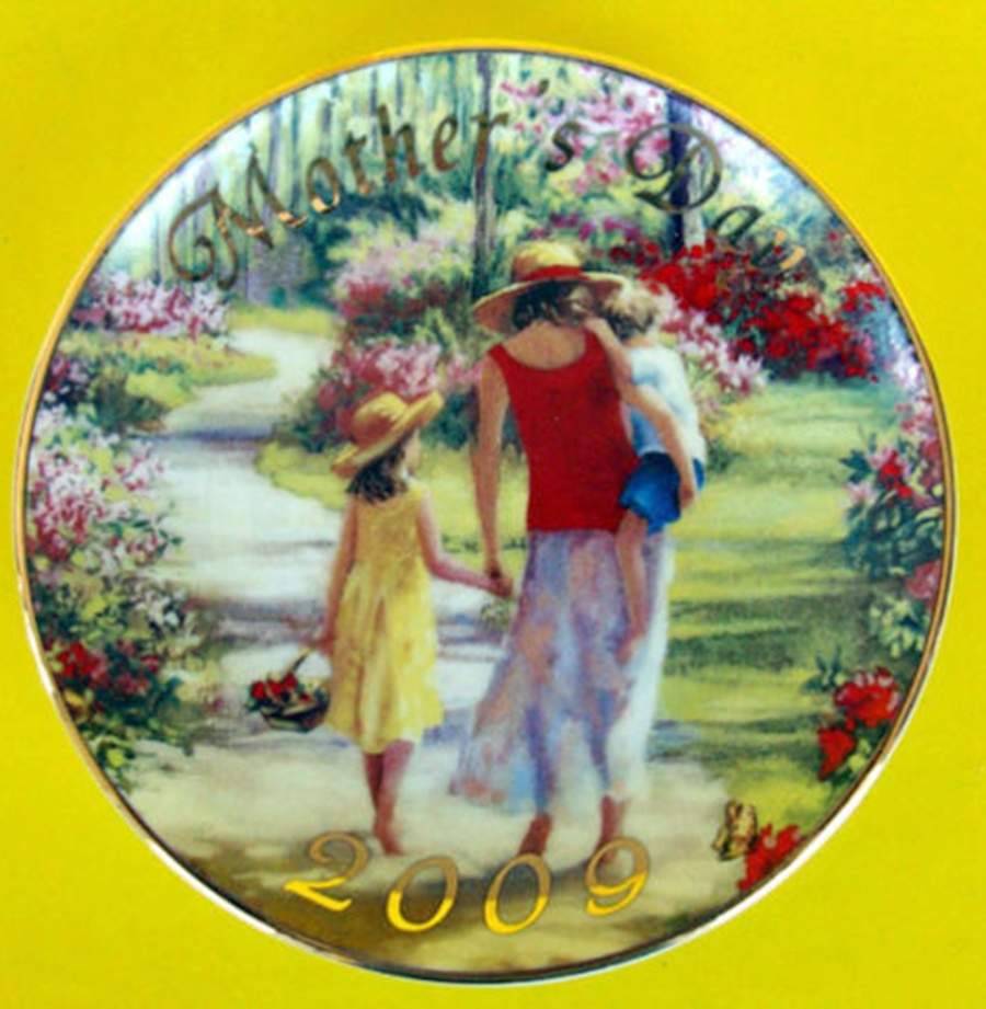 Mother's Day Walking With Loved Ones-Caucasian - Boxed by Avon-1