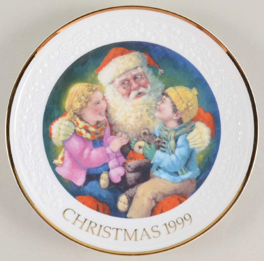 Christmas Plate Santas Tender Moment - Boxed by Avon-1