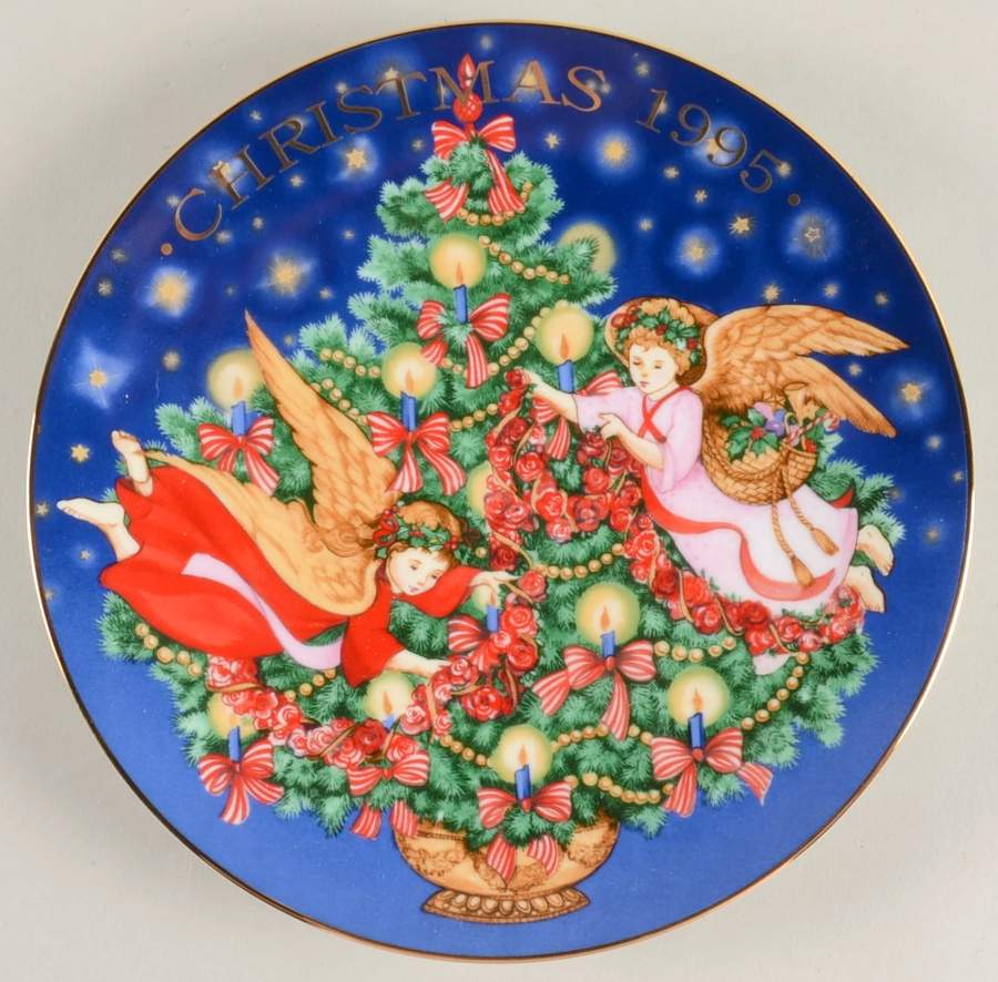 Christmas Plate Trimming The Tree - Boxed by Avon-1