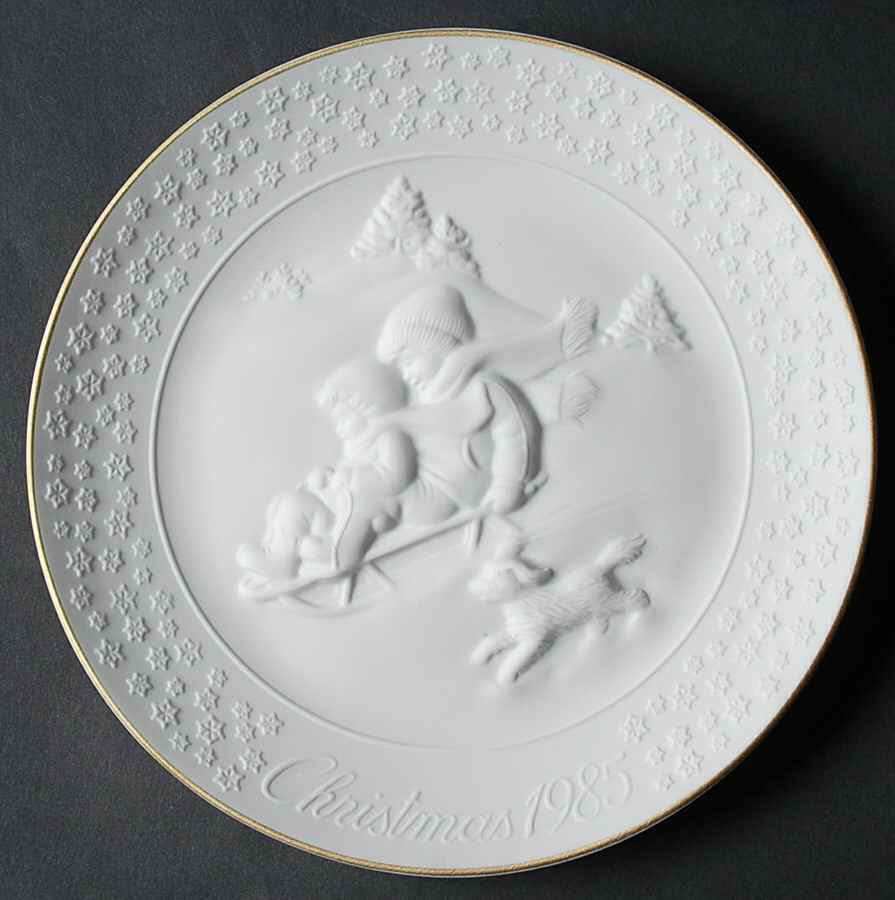 Christmas Plate A Childs Christmas-White - Boxed by Avon-1