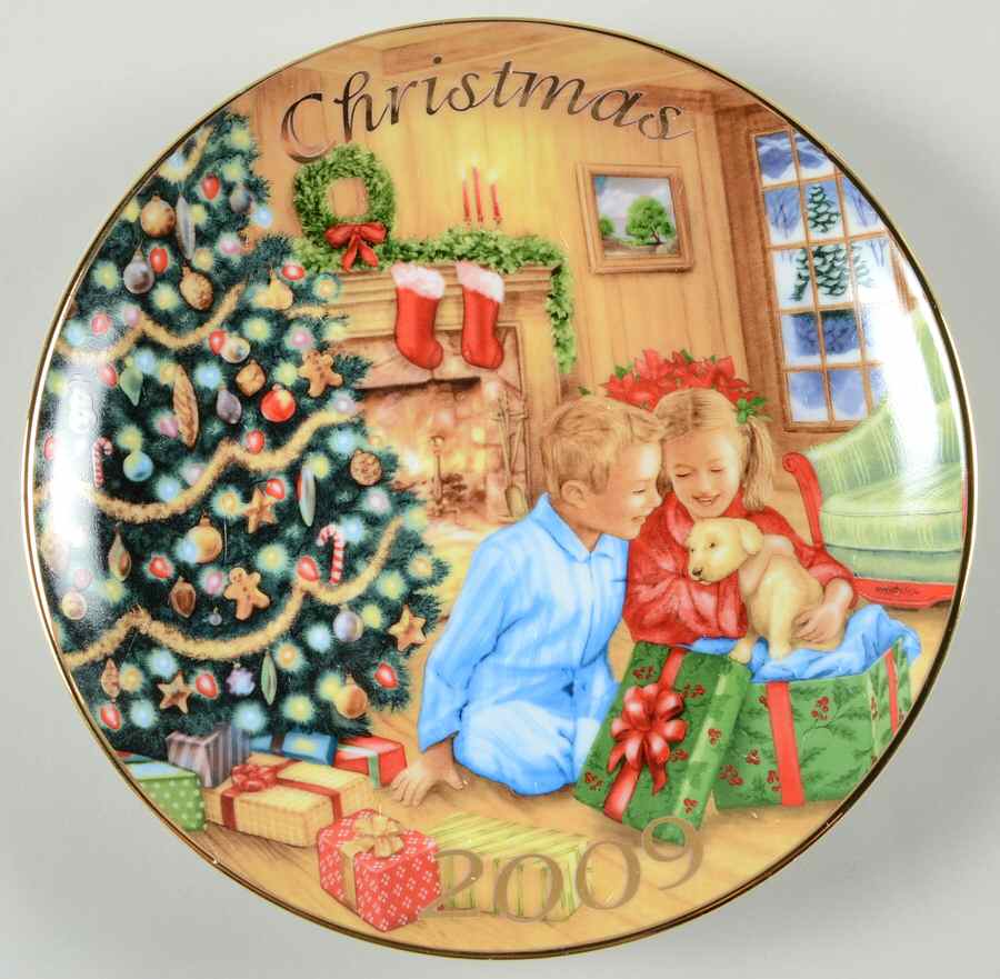 Christmas Plate A Gift To Remember - Boxed by Avon-1