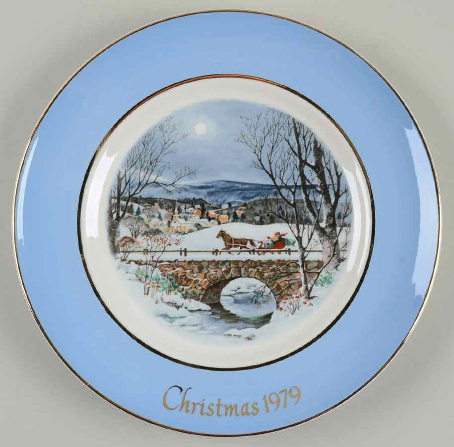 Christmas Plate Dashing Through The Snow - Boxed by Avon-1