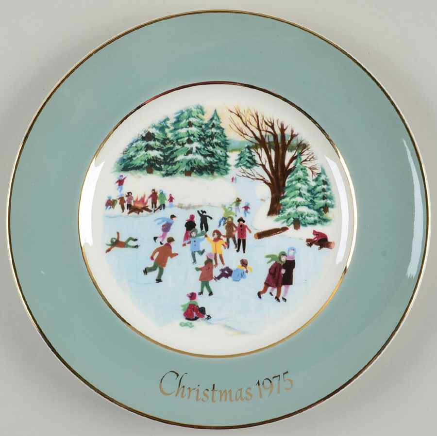 Christmas Plate Skaters On The Pond - Boxed by Avon-1