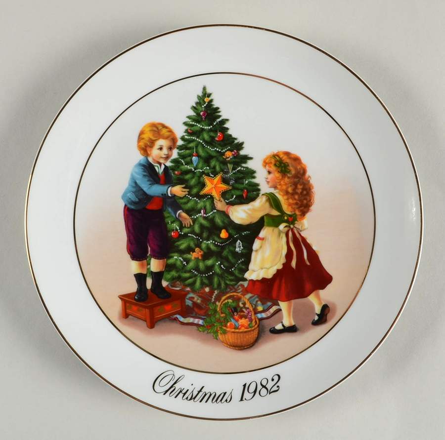 Christmas Plate Keeping The Christmas Tradition - Boxed by Avon-1