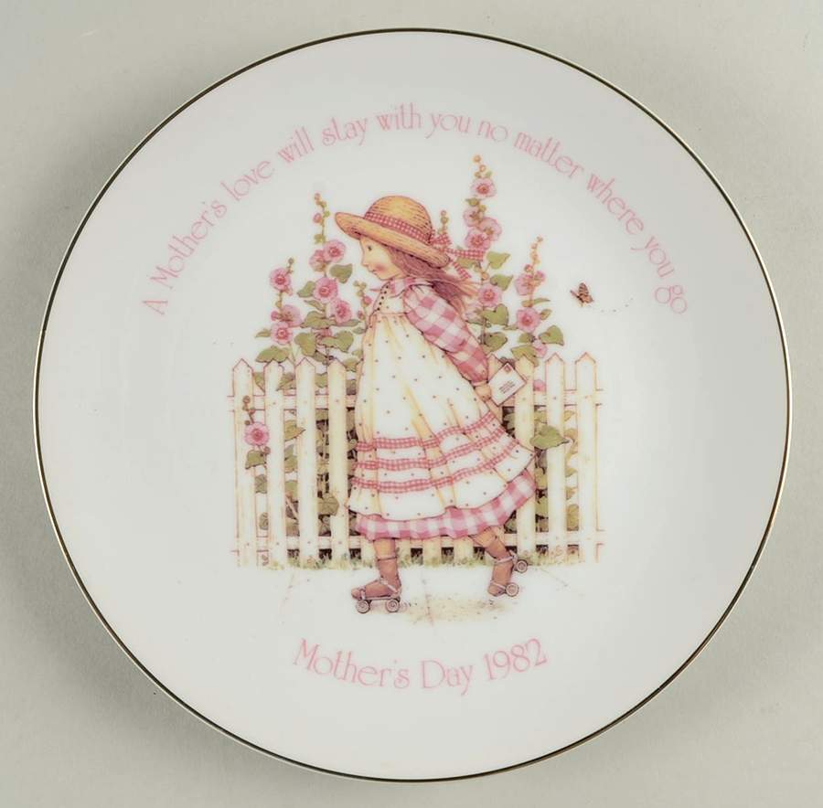 Holly Hobbie-Mother's Day Plate A Mother's Love Will Stay With You - No Box 82a by American Greetings-1