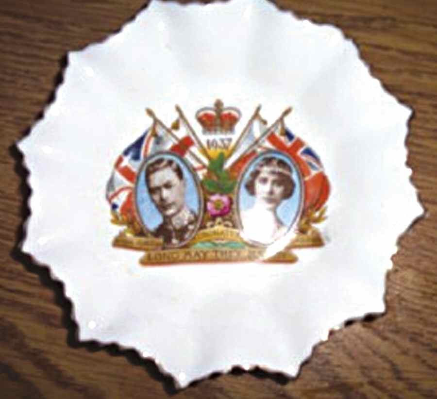 Aynsley Royalty Giftware George Vi & Elizabeth Dish - No Box by John  Aynsley & Sons-1