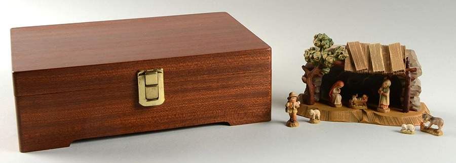 Ferrandiz Miniature Nativity Storage Chest W/ 8 Figures & Creche - With Box by Anri-1