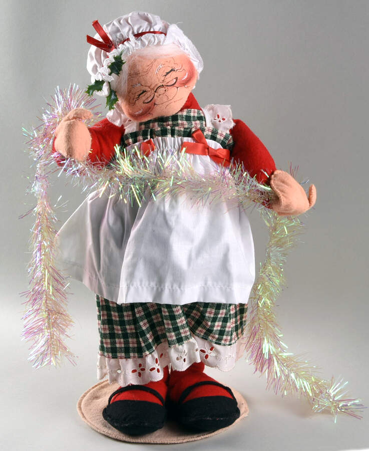 Santa and Mrs Santa Mrs Santa With Garland - No Box by Annalee-1