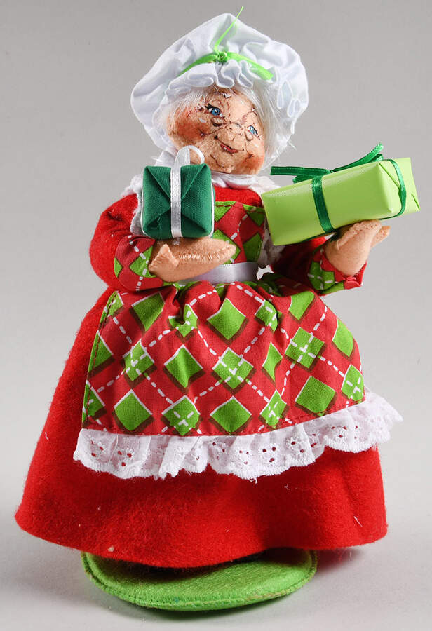 Santa and Mrs Santa Cheery Mrs Santa With Presents - No Box by Annalee-1