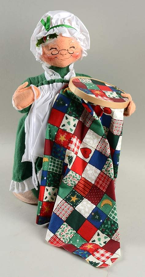 Santa and Mrs Santa Mrs Claus Quilting - No Box by Annalee-1