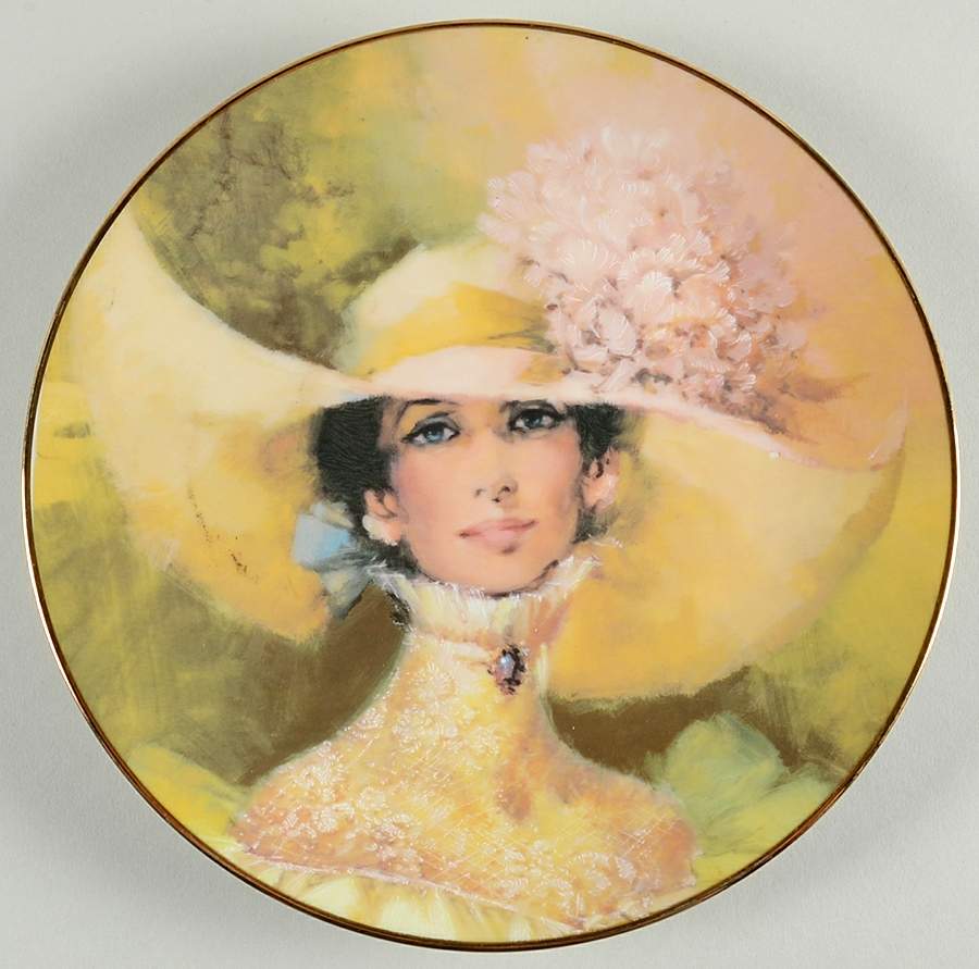 Mrs Albee Four Seasons Award Plate Summers Soft Whisper - Boxed by Avon-1