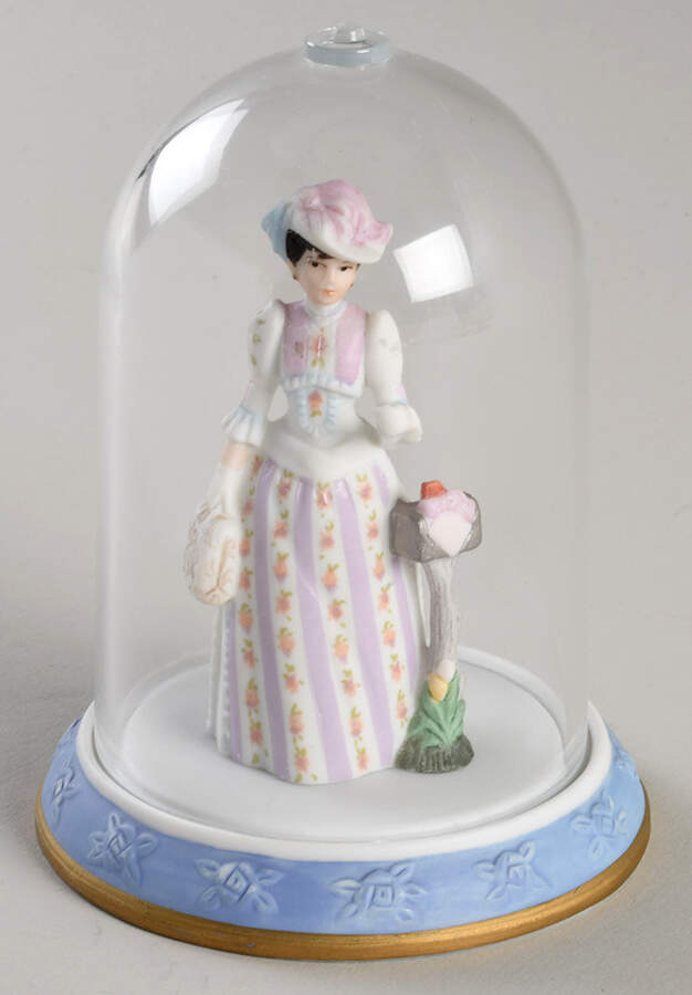 President's Club-Albee Miniature Figurines 1988-Albee Award Figurine - No Box by Avon-1