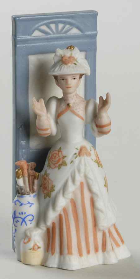 President's Club-Albee Miniature Figurines 1993-Albee Award Figurine - No Box by Avon-1