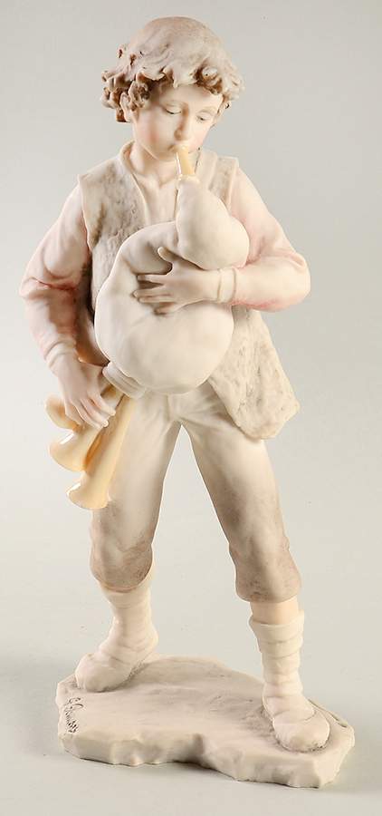 Nativity-Pastel Bagpipe Player - No Box by Armani-1