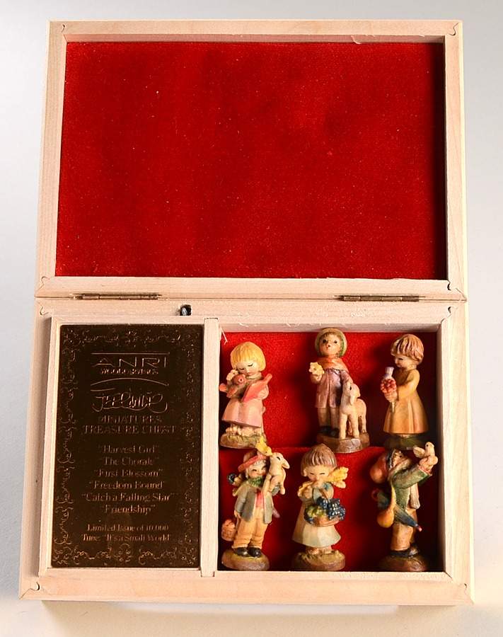 Ferrandiz Miniatures Musical Treasure Chest-Set Of 7 - Boxed by Anri-1