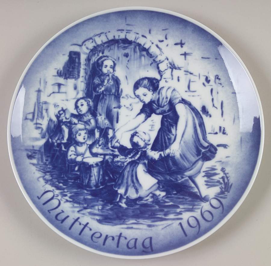 Bareuther Mothers Day Plate Mother And Children - With Box by Bareuther & Co-1