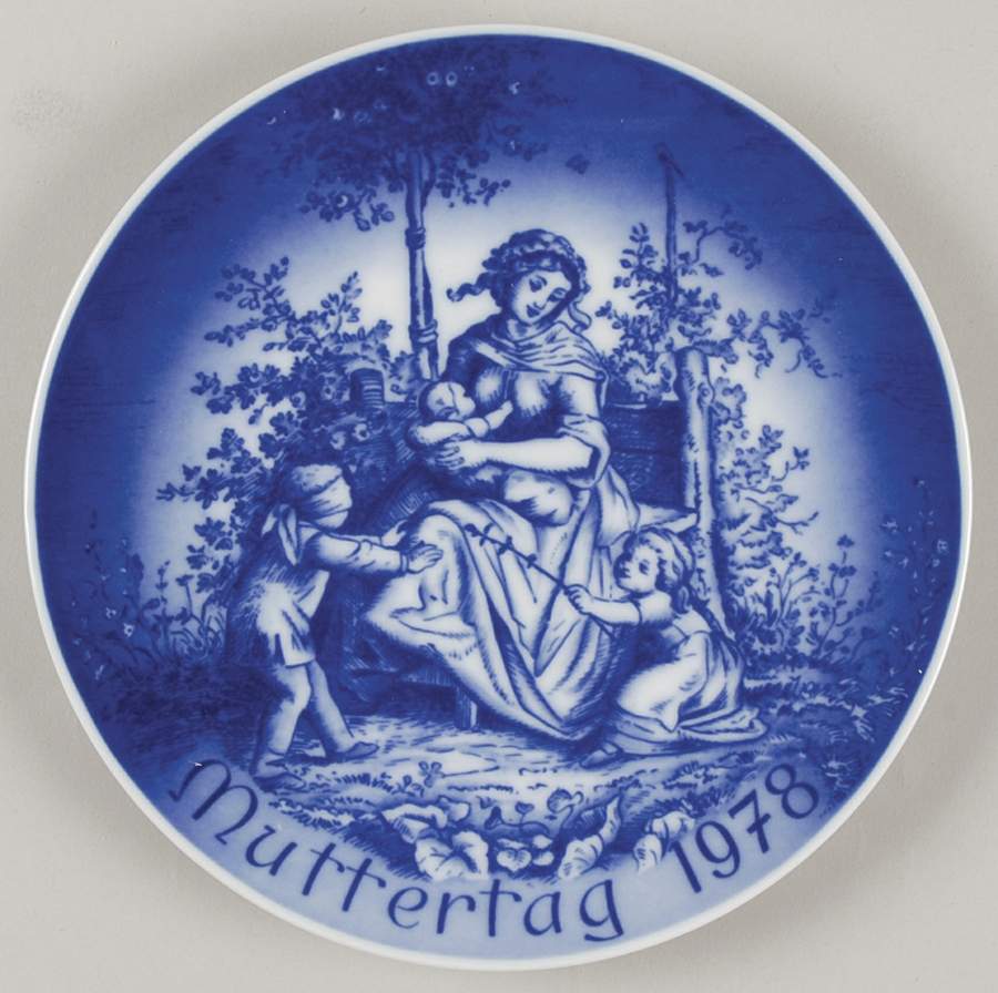 Bareuther Mothers Day Plate Blind Man's Bluff - Boxed by Bareuther & Co-1