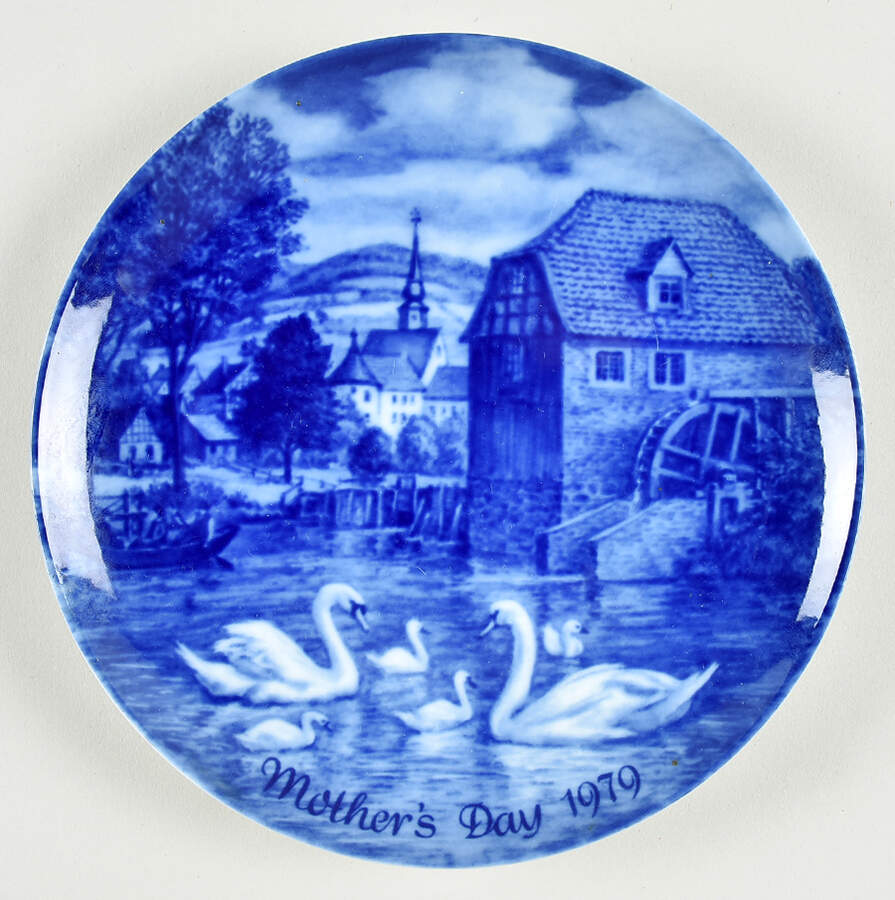 Mothers Day Plate Swan With Cyngets - No Box by Berlin Design-1