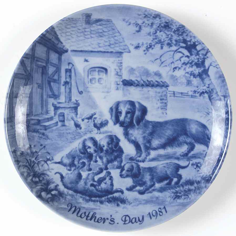 Mothers Day Plate Dachshund And Puppies - No Box by Berlin Design-1