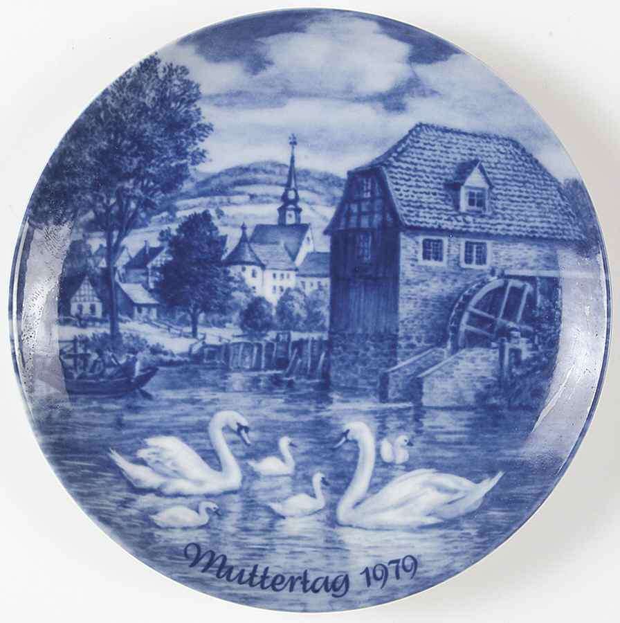 Mothers Day Plate Swan W/ Cyngets-German Version - No Box by Berlin Design-1